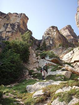 Image of Jay at the bottom of the gully to the Beckey Route