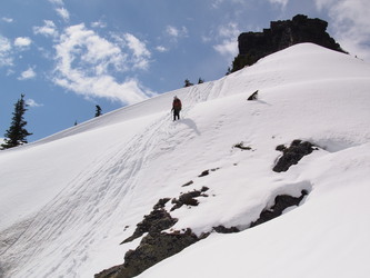 Ken descending the snow slopes SE of the summit block.