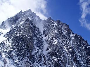 NE side of Dragontail Peak