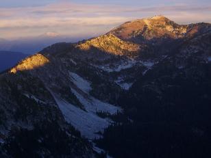 Sunrise on Mac Peak from above Robin Lake