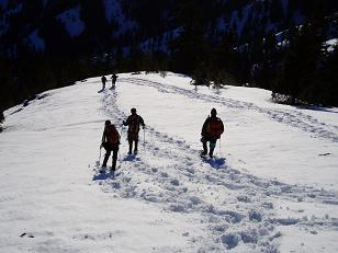 Descending the SE ridge of Earl Peak