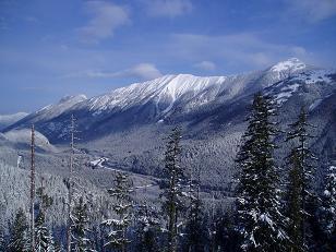 Defiance Ridge from north ridge of Mount Gardner