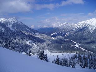 South Fork Snoqualmie valley from north ridge of Mount Gardner, McClellan butte (left), Mount Si (center in back), Defiance Ridge (right)