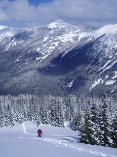 Mount Defiance from north ridge of Mount Gardner