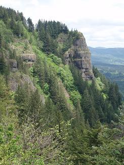 The viewpoint SE of the summit of Archer Mountain as seen from the trail on the S ridge of Archer Mountain