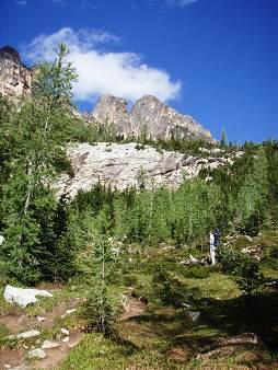 Back at the intersection of the climbing path and the Blue Lake trail