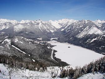 Snoqualmie Pass from the Roaring Ridge col