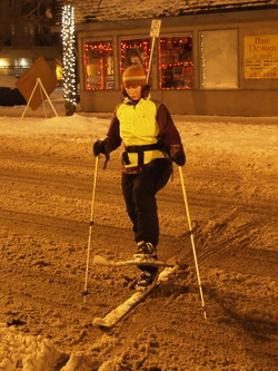 I brought beater skis which I happily skied down stairs with, Lindsay brought her good skis which she tip-toed across the rare non-snowy road crossing with.