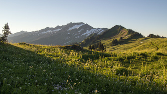 Looking back at Indian Head Peak on the morning of day two