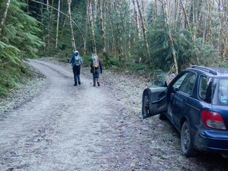 This is NOT where we should have parked.  We parked in the Cascade River Park community, and paid for it by getting locked in behind their gate.  Instead we should have parked outside the gate here: http://tinyurl.com/9wao3tx