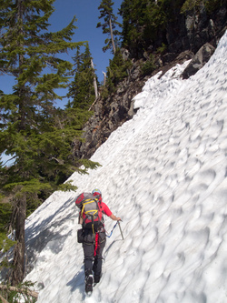 Traversing below a gendarme on the NE ridge.