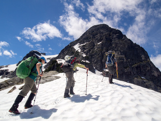 Pyramid Peak from its NE ridge