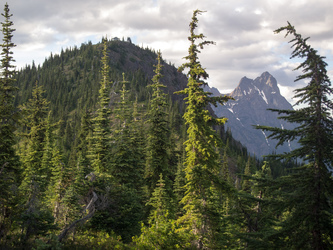 First view of the Desolation Peak lookout and Hozomeen.