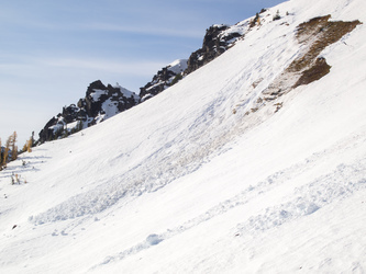 This small, climax slab avalanche happened while I broke camp at around 10:30 AM.