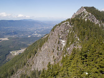 The cliffy SW face of Dirtybox Peak.