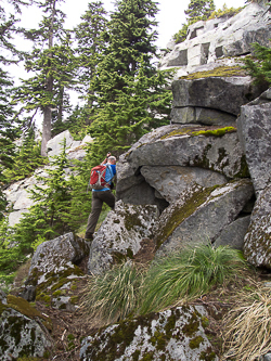 Ascending the crest of Paperboy's SW ridge.