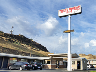 After getting a ride across the pedestrian-unfriendly Sam Hill Memorial Bridge, we stayed the night in Biggs Junction.