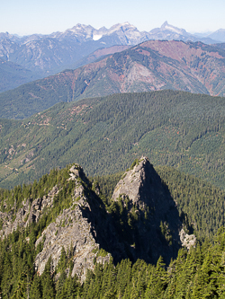 Gnarly little peaks on Fernow's north side.  Monte Cristo Range in the background.