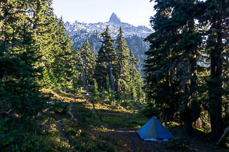 Camp between Doelle Lakes